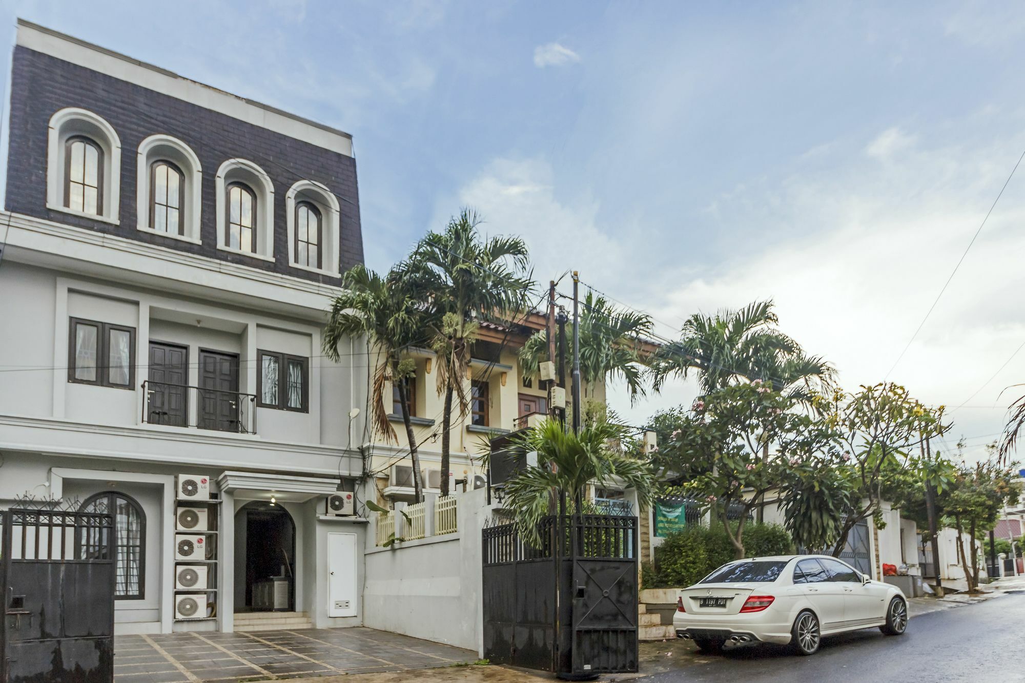 Oyo 105 La Maison D Ilona Yakarta Exterior foto